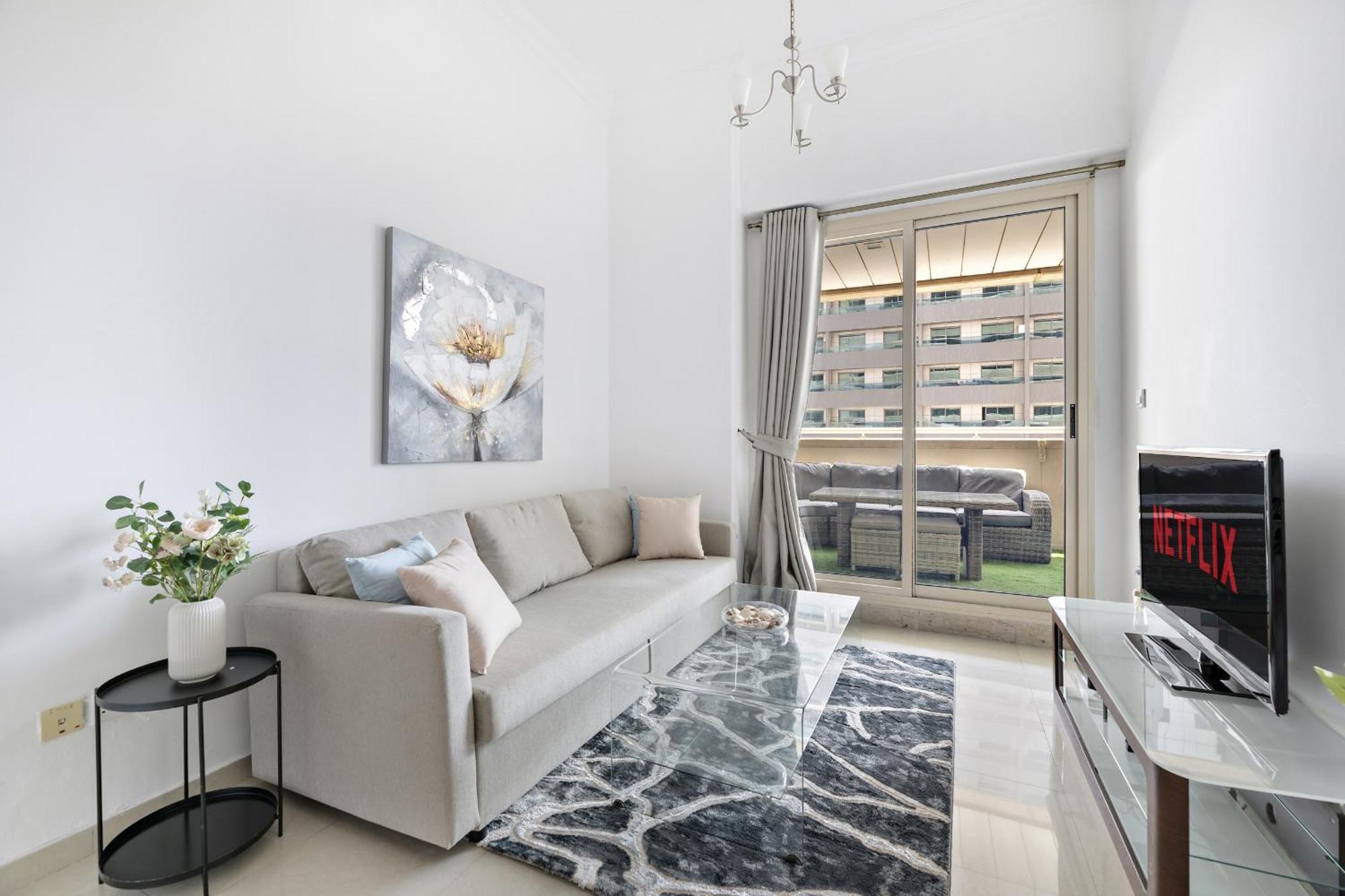 Apartment Vayk - Vibrant 1 Bd In The Marina With Spacious Terrace